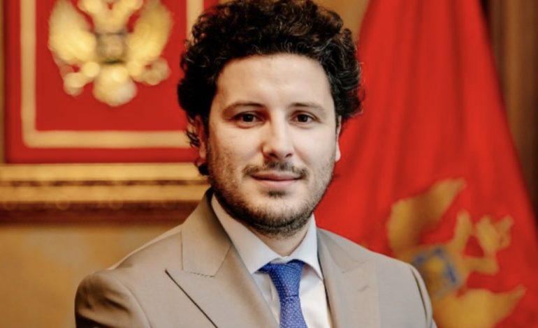 PROFIL/ Kush është Dritan Abazoviç, kryeministri i parë shqiptar i Malit të Zi