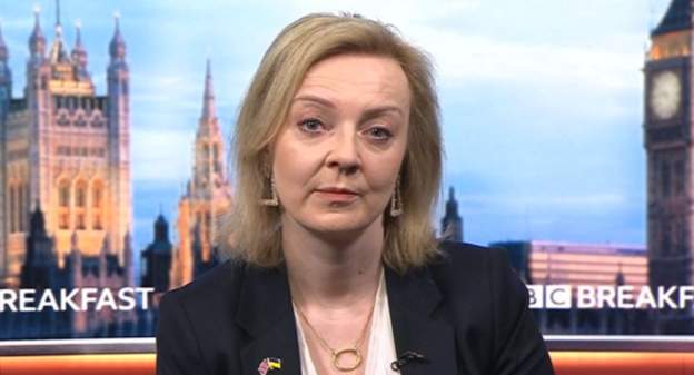 E PLOTË/ Mes tyre dhe ish-kryeministrja Theresa May, kush janë zyrtarët britanikë që iu ndalohet hyrja në Rusi