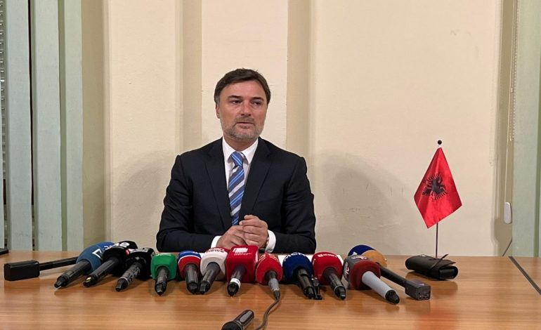 ZBULOHEN PRAPASKENAT/ Si u zbut platforma e Alibeajt në pikën për deputetët e përjashtuar nga grupi i PD