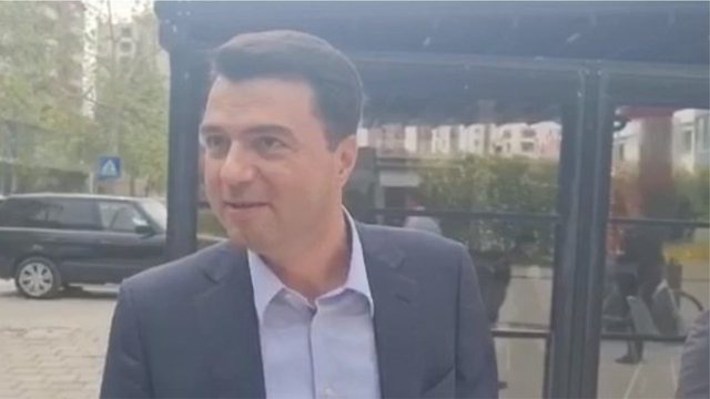 TAKIM ME DEMOKRATËT/ Në të njëjtën ditë me Ramën në Vlorë, Basha: S’e dija që është këtu sot