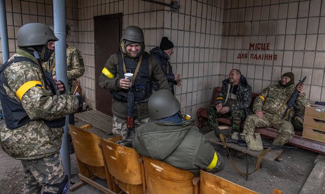 "MENDOJNË SE ËSHTË VIDEOLOJË"/ Eksperti ushtarak ngre alarmin: Vullnetarët në Ukrainë nuk ja kanë idenë rrezikut të luftës