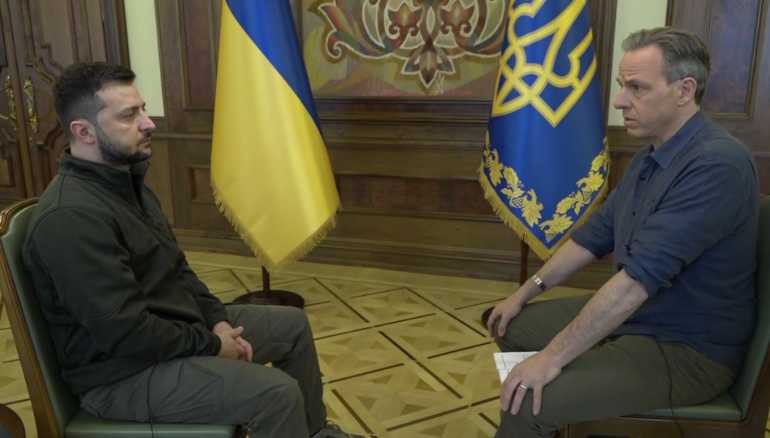 “DUHET TË BËJMË ÇMOS QË KJO LUFTË…”/ Zelensky për CNN: Bota duhet të përgatitet për mundësinë që Putin të përdorë armë bërthamore