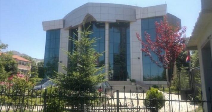 NGACMOI SEKSUALISHT VAJZËN E TIJ? Flet 61-vjecari në Korçë: Nuk e bëra unë, por pronari i një lokali