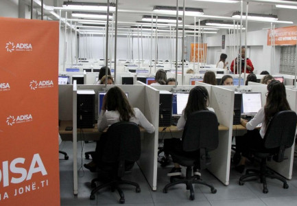 HIQEN SPORTELET, POR VENDOSEN CALL CENTER-AT/ Ibrahimaj tregon si do veprohet me ata që nuk dinë të përdorin e-Albanian