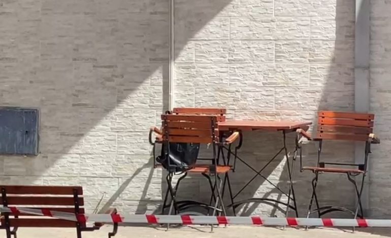ALARMOHET SËRISH FIERI/ Një çantë e dyshimtë në mes të një lokali, policia rrethon zonën