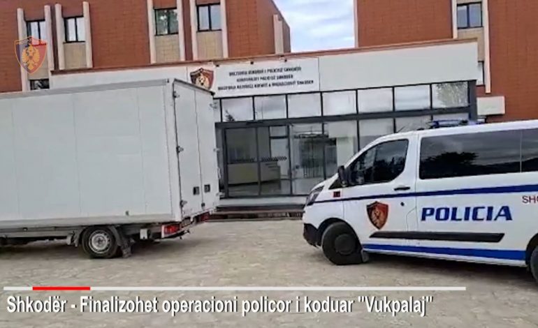 E PËSON KEQ I RIU/ Po transportonte me kamionçinë 30 emigrantë nga Bangladeshi, policia…