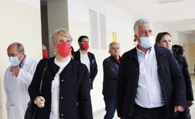 Fondacioni Vodafone Albania dhe Kryqi i Kuq ofrojnë krevatë të specializuar në Spitalin Pediatrik të Sarandës