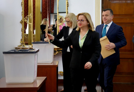 PS HAP ZARFET/ Deputetët socialistë propozojnë 67 emra për Presidentin e ri