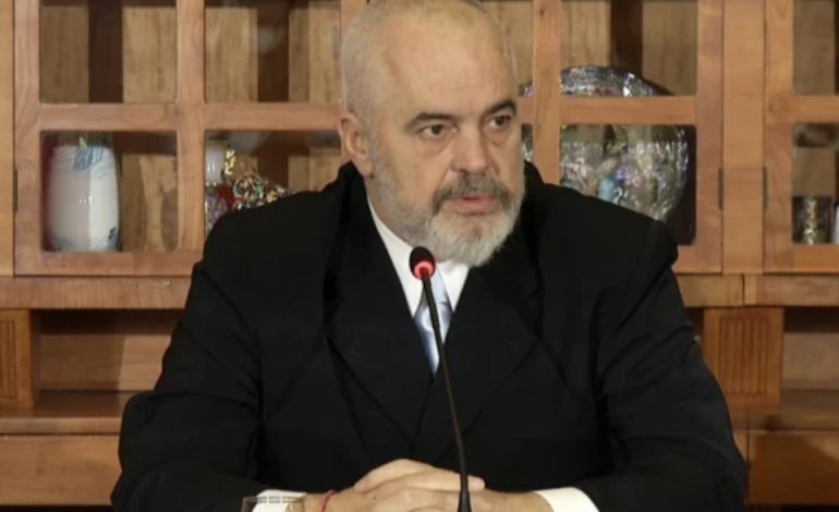 “AJO Ç’KA ZOTI U JEP…”/ Rama uron besimtarët myslimanë në nisje të muajit të shenjtë të Ramazanit