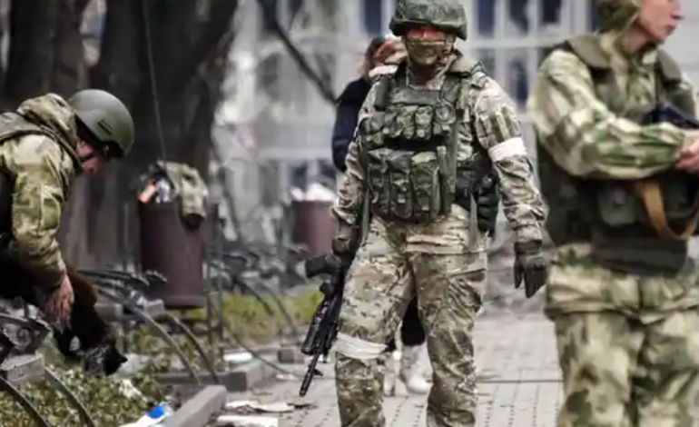 NUK NDALEN SULMET/ Inteligjenca britanike: Sulmet në lindje të Ukrainës për të tërhequr vëmendje, Rusia nuk e ndryshon…