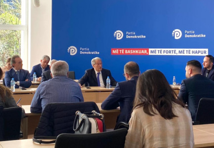 “S’JAM VASAL I ASKUJT”/ Zbardhet debati me dyer të mbyllura pasi Berisha i kërkoi dorëheqjen, Alibeaj: Nuk i bëj hije askujt, e kam bërë padinë dhe…