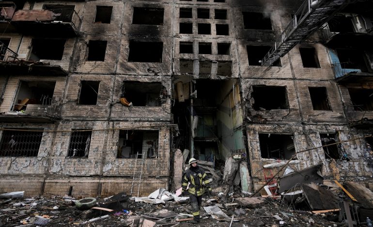 E TRISHTË/ Bombardimet në Kiev i marrin jetën gazetares dhe producentes (EMRI)