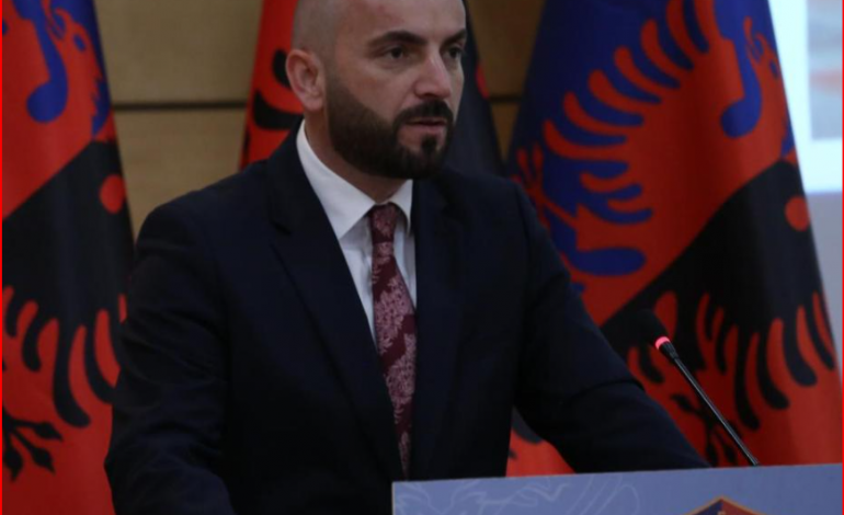 GLEDIS NANO MBLEDH STRUKTURAT ARSIMORE/ Fokusi tek siguria në shkolla: Policia do të jetë në dispozicion për…