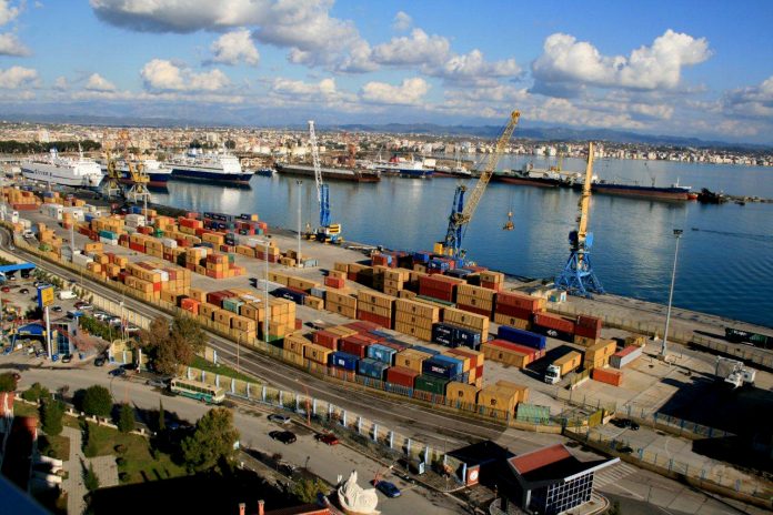 E RËNDË/ Aksidentohet një punonjës në portin e Durrësit, ndërron jetë në spital. U GODIT nga…