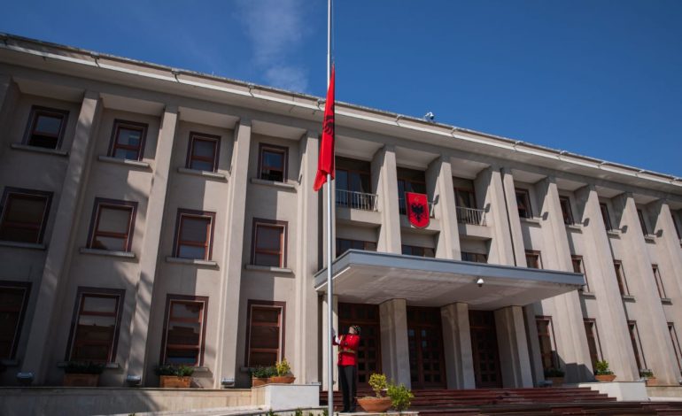 ZBULOHET FORMULA E PS PËR ZGJEDHJEN E PRESIDENTIT TË RI/ Ja kur do t’i depozitojnë deputetët 3 emrat