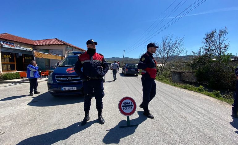 “O MOJ NËNË XHANI…”/ Gra që qajnë, policia rrethon zonën. Shihni pamjet nga vendi i ngjarjes