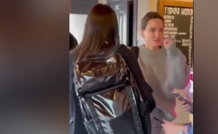ANGELINA JOLIE VIZITON UKRAINËN/ Takohet me fëmijët e mbetur jetimë dhe të plagosur nga lufta