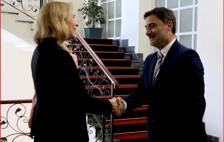 PAMJET/ Pas Ramës, zyrtarja e lartë e DASH takon Alibeajn, Tabakun dhe Bardhin