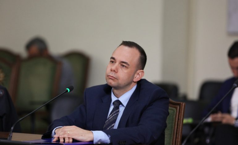 NJË DITË PASI GJYKATA VENDOSI “ARREST ME BURG”/ Policia e Shtetit shuan të gjitha dyshimet për arratisje: Ja ku ndodhet Alqi Bllako