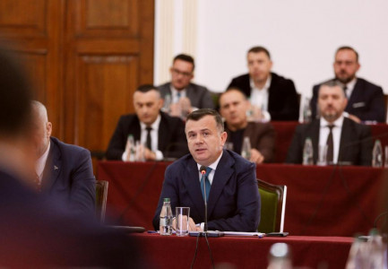 “PËRGJEGJËSIA PERSONALE”/ PS merr vendimin për djalin e Aqif Rakipit, zbardhet fjala e Taulant Ballës