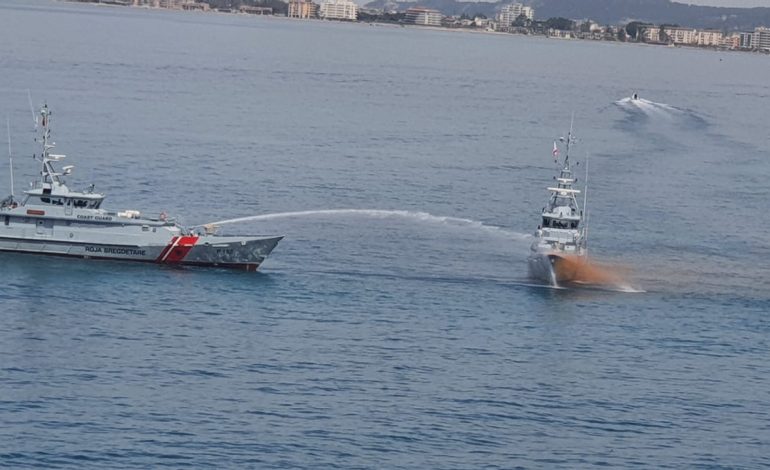 ANIJA MERR FLAKË NË BREGDETIN E VLORËS? Reagon Ministria e Mbrojtjes: Ishte stërvitje
