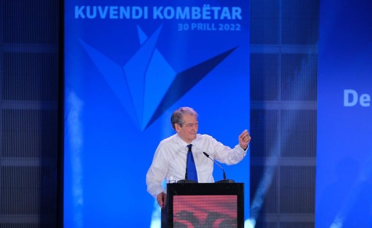 “JAM SALI BERISHA, KURRË S’E PRANOJ…”/ Ish-kryeministri flet për kurthe dhe sanksionet e DASH: I gatshëm të marr…