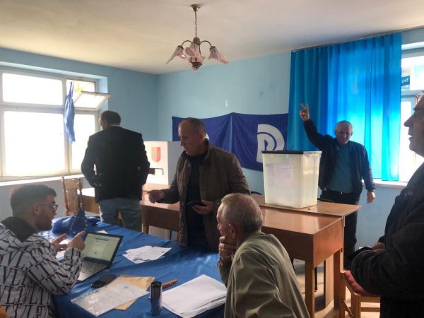 E FUNDIT/ Përfundon procesi i votimit dhe numërimit, ja kush shpallet fitues në Degën e PD në Gjirokastër