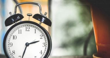 NUK ZGJOHENI DOT PA ALARM? Mjeku shpjegon se sa e dëmshme është për shëndetin