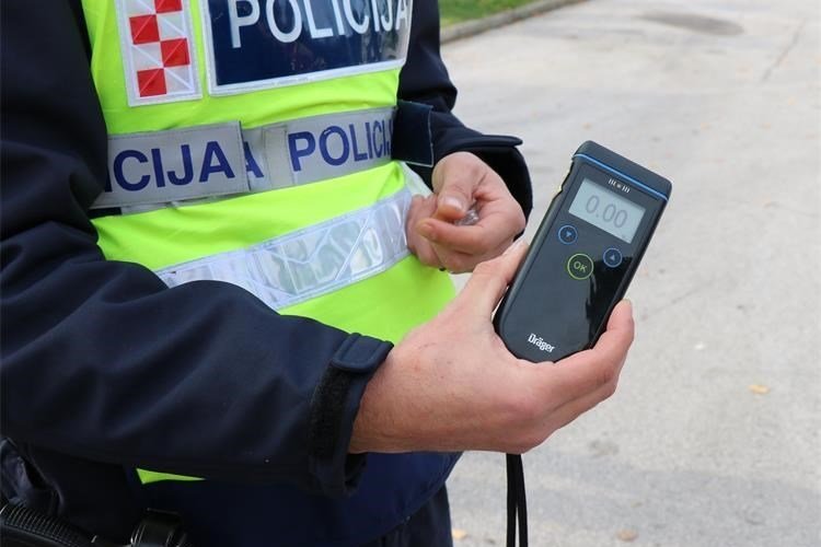 NDODH PËR HERË TË PARË/ Jo vetëm test alkooli, policia do kontrollojë shoferët edhe për përdorim droge