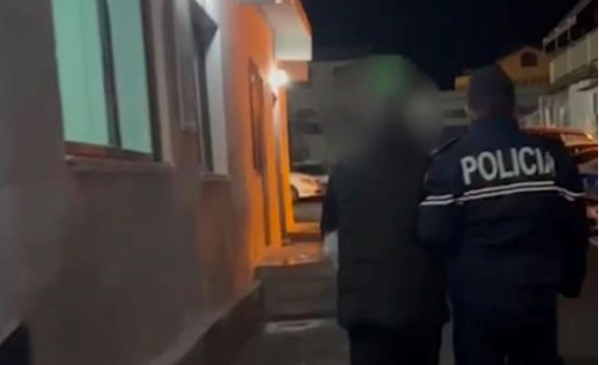 ARRESTIMI I DREJTORIT TË KOMANDUAR TË BURGUT TË REÇIT/ Dalin detaje, dyshohet se vidhte karburant dhe fuste…