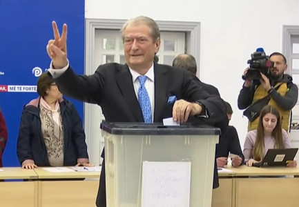 “KY REVULUCION NUK NDALET”/ Berisha pasi votoi në selinë blu tregon a i druhet vendimmarrjes së Apelit: Gjykatësja vendosi…