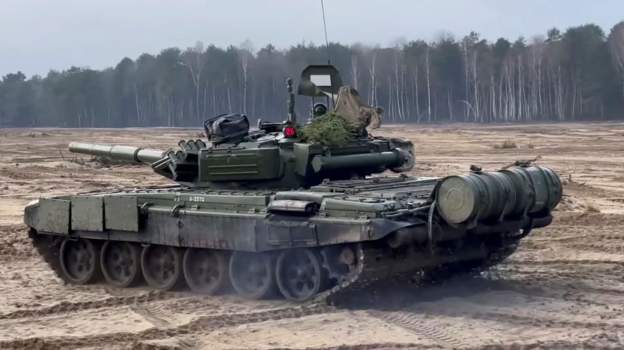 LUFTA/ Zbulohet strategjia e re e Putinit, tanket dhe avionët rusë pikasen në kufi me Ukrainën, pritet…