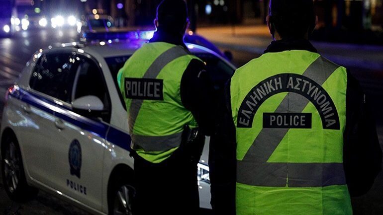 ZBULOHET SKEMA/ E mashtruan dhe i morën 130 mijë euro gruas greke, mes të arrestuarve një 36-vjeçare nga Shqipëria