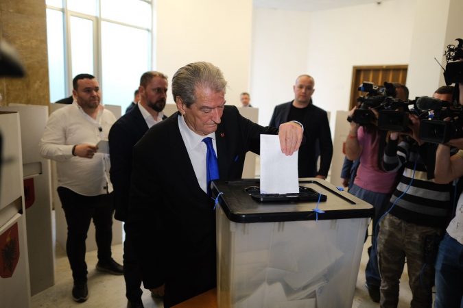 KUVENDI I PD/ Ish-kryeministri Sali Berisha voton për anëtarët e Këshillit Kombëtar