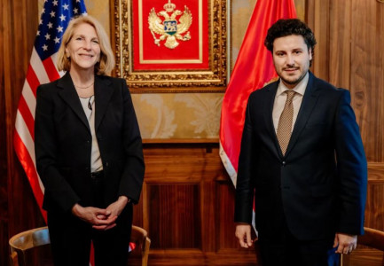 PAS SHQIPËRISË/ Ndihmës Sekretarja amerikane viziton Podgoricën, takon kryeministrin e sapozgjedhur Dritan Abazoviç