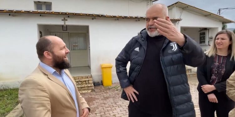 THUMBON OPOZITËN NGA LEZHA/ Rama: Aty ishe me partinë e Joridës, këtu je me të Fridës