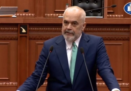 SULMON PD/ Rama: Kalanë e Lezhës e bëtë me disko, mbushej me shiringa me drogë dhe Teatrin Kombëtar me bingo
