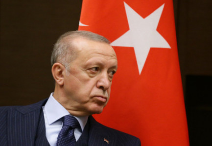 BISEDA TELEFONIKE/ Erdogan: Po bëj të pamundurën të ul në Stamboll për bisedime Putinin me Zelensky-n