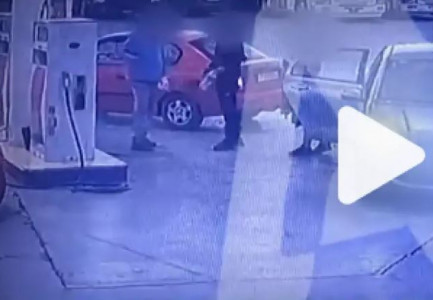 ZHDUKJA E 15 VJEÇARES NË GREQI/ Publikohen pamjet nga momenti kur i riu shqiptar e merr me makinë