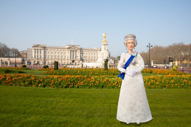 DO PREZANTOHET NË…/ Një Barbie e re për 96-vjetorin e Elizabeth II