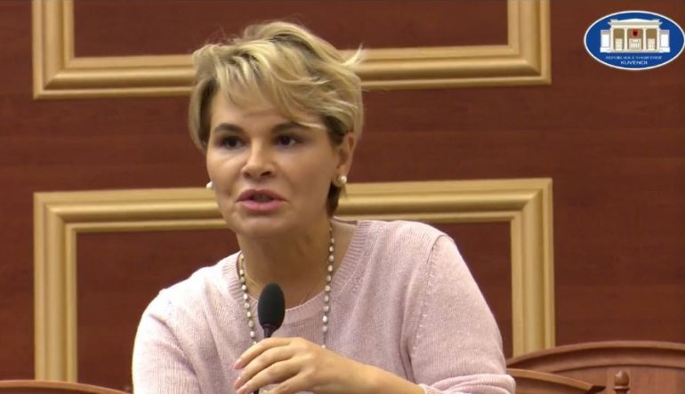 “SHPËRTHEN” Monika Kryemadhi: Djemtë në shtëpi bari në Angli, vajzat shqiptare eskorta të kriminelëve…