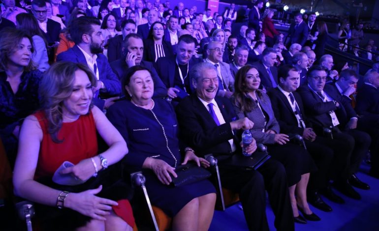 PUNIMET E KUVENDIT TË PD-SË/ Zgjidhen drejtuesit e punimeve, nga Vokshi tek Belind Këlliçi