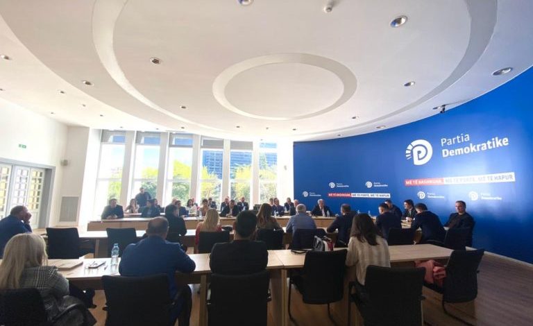 PLATFORMA “ALIBEAJ”/ Ja si janë rreshtuar deputetët pro dhe kundër Berishës në grupin e PD