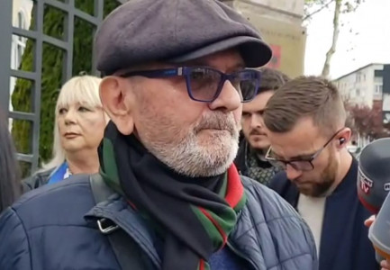 “UNË JAM NJË DËRR MALOKU…”/ Aktori Mehdi Malka merr pjesë në tubimit kundër diskriminimit krahinor të vetingut