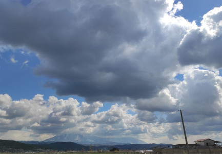 ERË INTESIVE DHE RESHJE SHIU/ Ja si parashikohet moti për sot dhe sa do shkojnë temperaturat