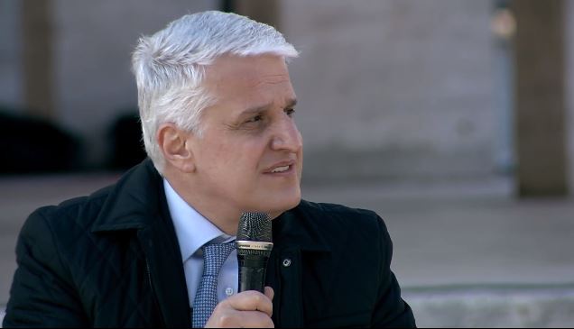 ZËVËNDESON ALQI BLLAKON/ Këshilli për Rregulloren i jep mandatin e deputetit Pandeli Majkos