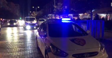 NDODH EDHE KJO/ Nusja rreh vjehrrin në Elbasan, vetëm policia e shpëton prej duarve të saj