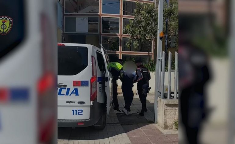 PAS MBLEDHJES ME GLEDIS NANON/ Nis intensifikimi i masave, policia e Sarandës 80 gjoba për 24 orë dhe 1 të arrestuar