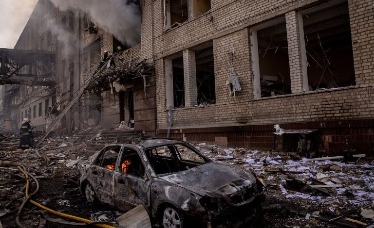 LUFTA/ Rusia e vendosur për të marrë jugun e Ukrainës, nis bombardimet me raketa në Odessa