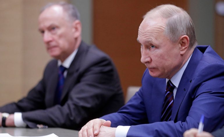 PLAS MES PUTINIT DHE USHTRISË/ Prapaskenat pas dyerve të mëdha të Kremlinit